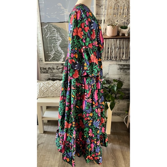 NWT Leota floral print dress with bell type sleeves. - Picture 2 of 8